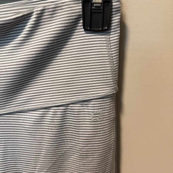 Gap Fit Capris - S - Picture 2 of 4